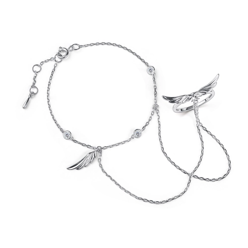 Кольцо из серебра 925 пробы с фианитами