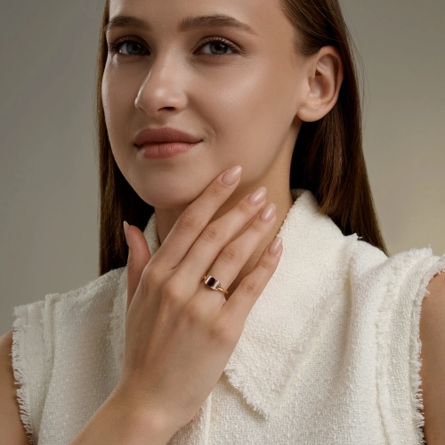 Кольцо из золота 585 пробы с гранатом и фианитами