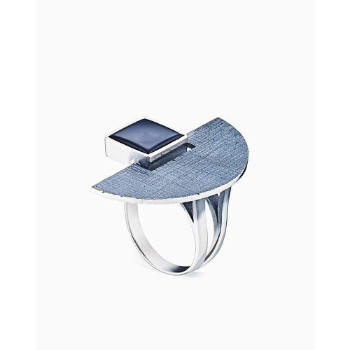 Кольцо из серебра 925 пробы с ониксом