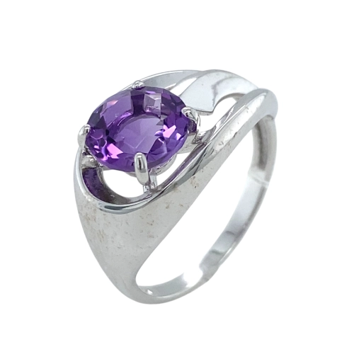 Кольцо из серебра 925 пробы с аметистом