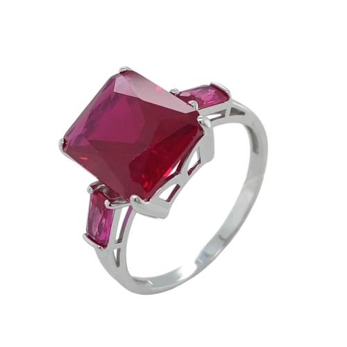 Кольцо из серебра 925 пробы с выращенным рубином