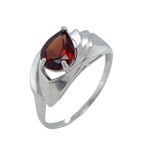 Кольцо из серебра 925 пробы с искусственным гранатом