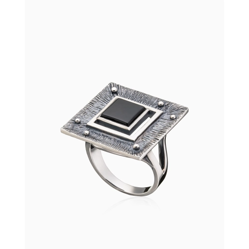 Кольцо из серебра 925 пробы с ониксом