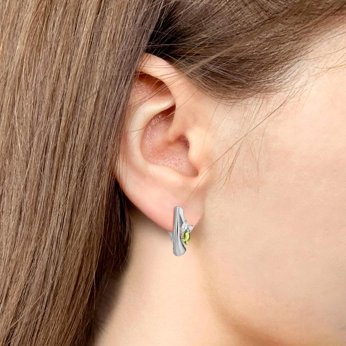 Серьги из серебра 925 пробы с хризолитом и фианитами