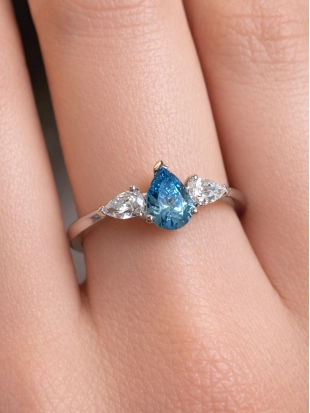 Кольцо из белого золота 585 пробы с цветными фианитами