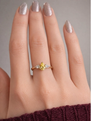 Кольцо из желтого золота 585 пробы с цветными фианитами