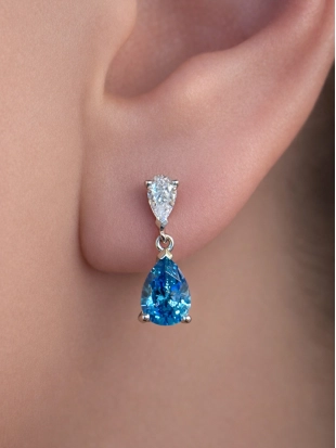 Серьги пусеты из белого золота 585 пробы с цветными фианитами