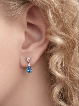 Серьги пусеты из белого золота 585 пробы с цветными фианитами