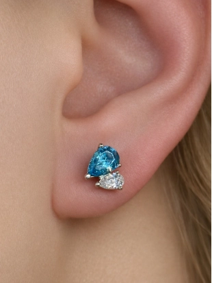 Серьги пусеты из белого золота 585 пробы с цветными фианитами