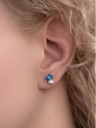 Серьги пусеты из белого золота 585 пробы с цветными фианитами