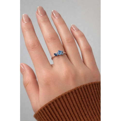 Кольцо из белого золота 585 пробы с топазами и топазами London Blue