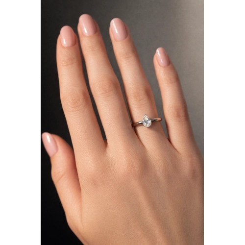 Кольцо из белого золота 585 пробы с фианитами