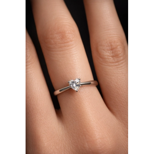 Кольцо из белого золота 585 пробы с фианитами