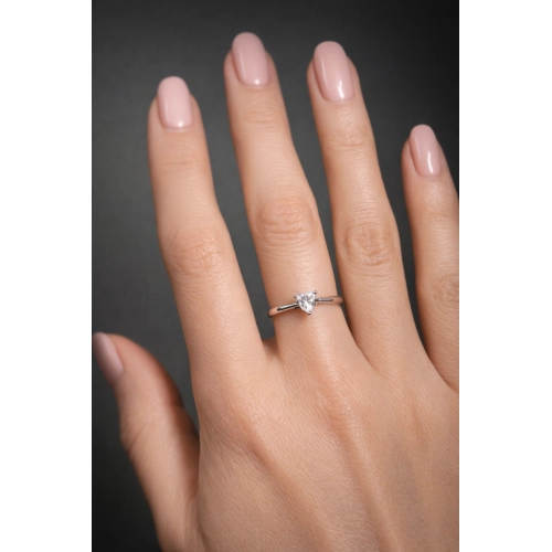 Кольцо из белого золота 585 пробы с фианитами