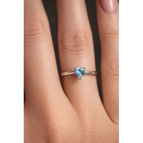 Кольцо из белого золота 585 пробы с цветными фианитами