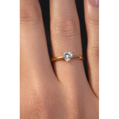 Кольцо из золота 585 пробы с фианитами