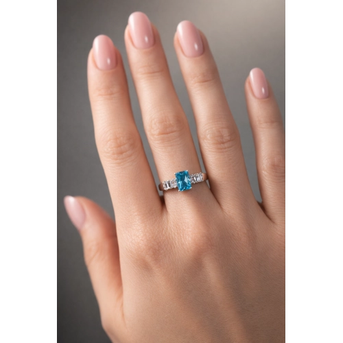 Кольцо из белого золота 585 пробы с цветными фианитами