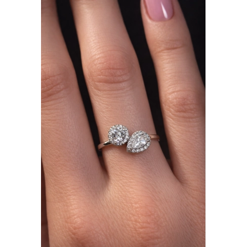 Кольцо из белого золота 585 пробы с фианитами