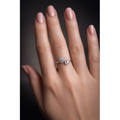 Кольцо из белого золота 585 пробы с фианитами