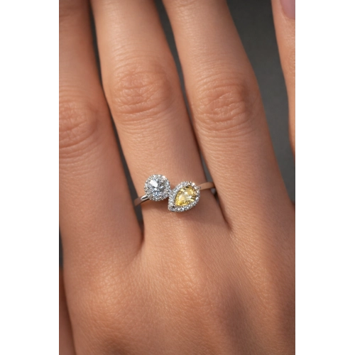 Кольцо из белого золота 585 пробы с цветными фианитами