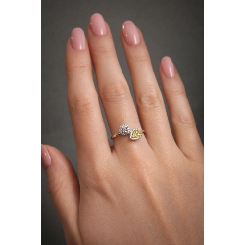 Кольцо из белого золота 585 пробы с цветными фианитами