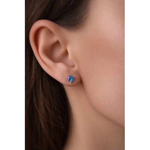 Серьги пусеты из белого золота 585 пробы с цветными фианитами